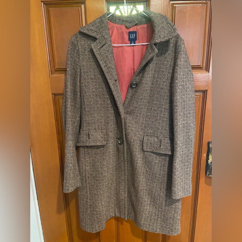 GAP coat NEVER WORN. Size medium.